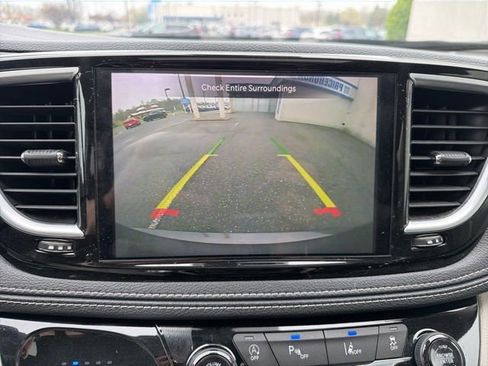 Used 2023 Chrysler Pacifica Limited FWD image 25