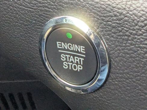 Used 2021 Ford Edge SE image 28