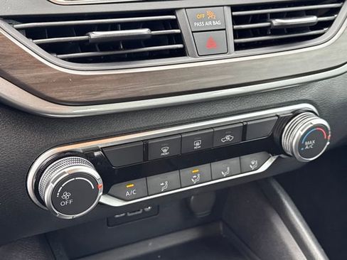 Used 2025 Nissan Altima 2.5 SV image 20