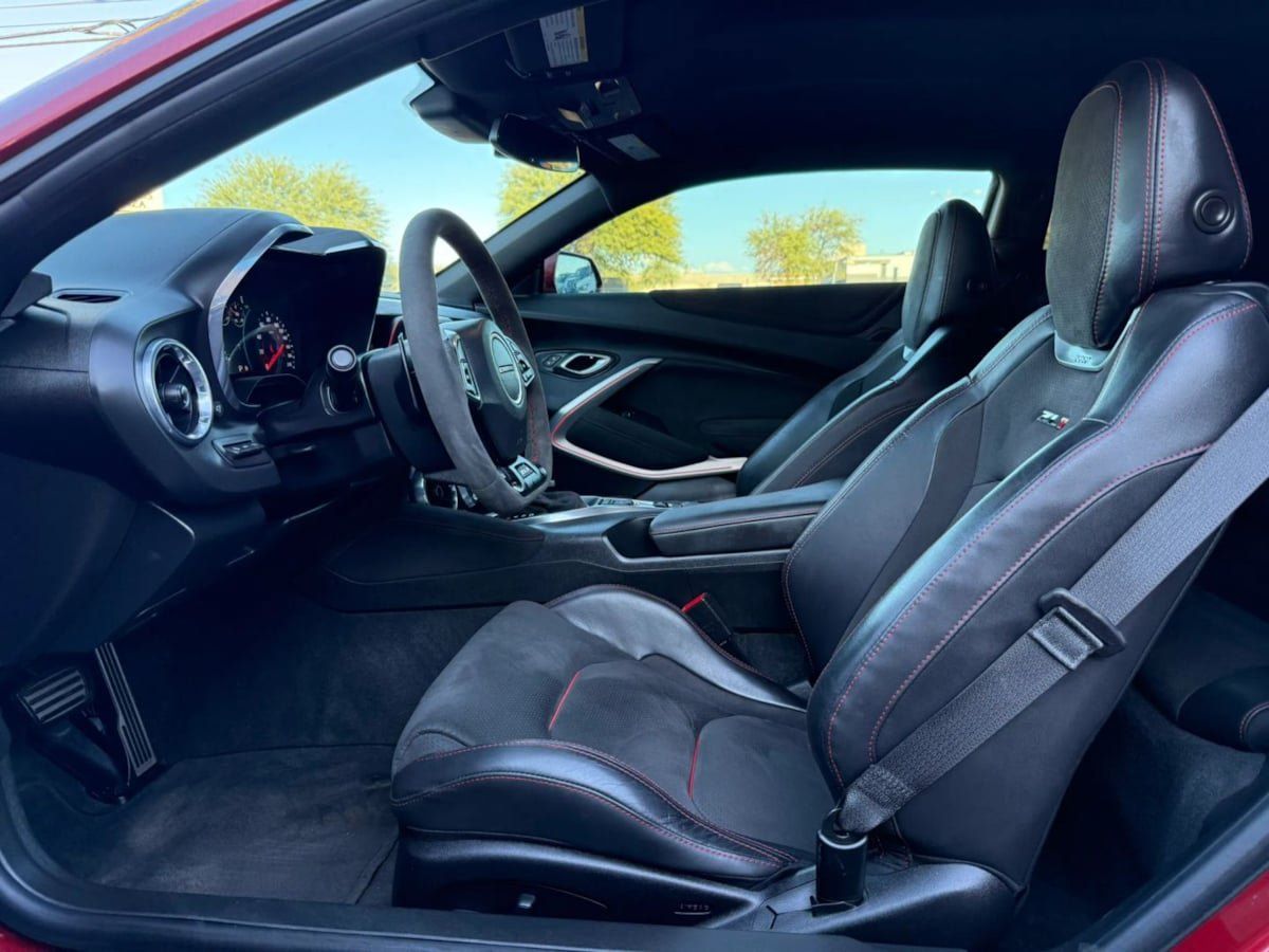 Used 2018 Chevrolet Camaro ZL1 RWD image 31