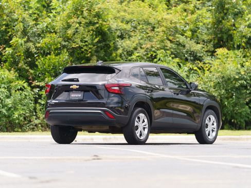 Used 2024 Chevrolet Trax LS FWD image 38