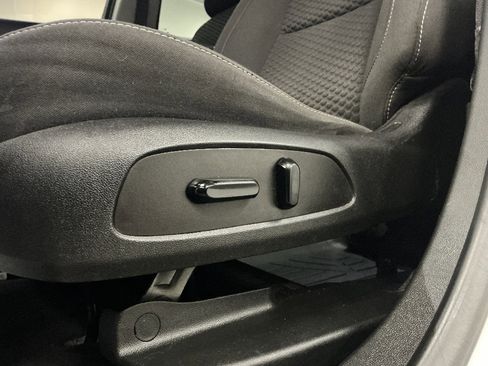 Used 2019 GMC Acadia SLE FWD image 19