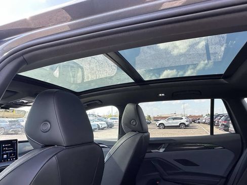 New 2026 Volkswagen Tiguan SE R-Line FWD image 11