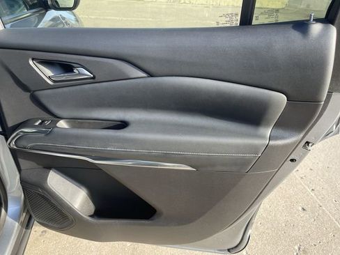 Used 2025 Chevrolet Traverse LT image 14