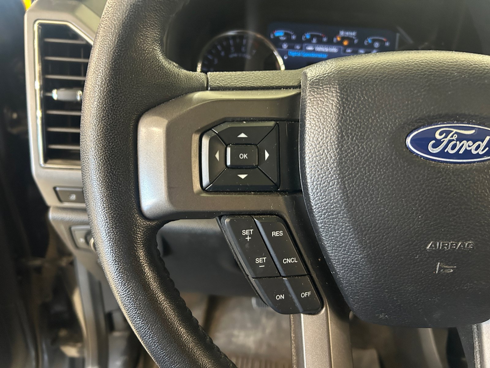 Used 2020 Ford Expedition XLT w/ Equipment Group 202A RWD image 19