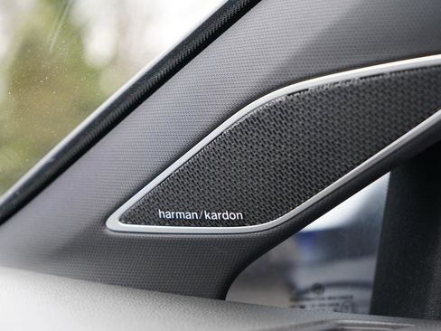 Used 2022 Volkswagen Golf R image 70