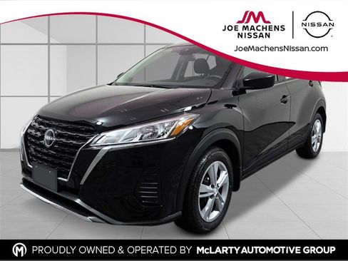 New 2025 Nissan Kicks Play S image 1