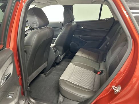 Certified 2024 Chevrolet Trax LT w/ LT Convenience Package FWD image 19