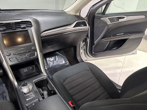 Used 2019 Ford Fusion SE image 21