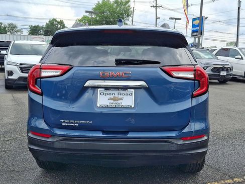 Used 2024 GMC Terrain SLE w/ Driver Convenience Package FWD image 6