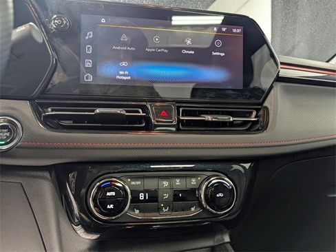 Used 2024 Chevrolet TrailBlazer RS w/ Convenience Package image 27