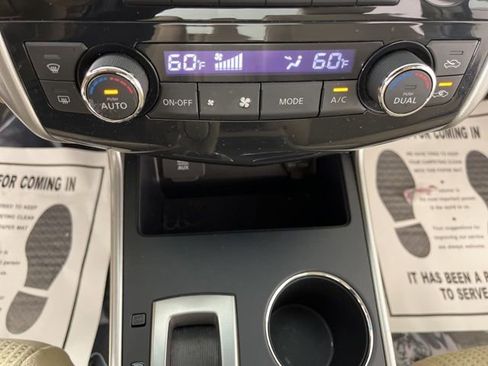 Used 2015 Nissan Altima 2.5 SV w/ Convenience Package FWD image 25
