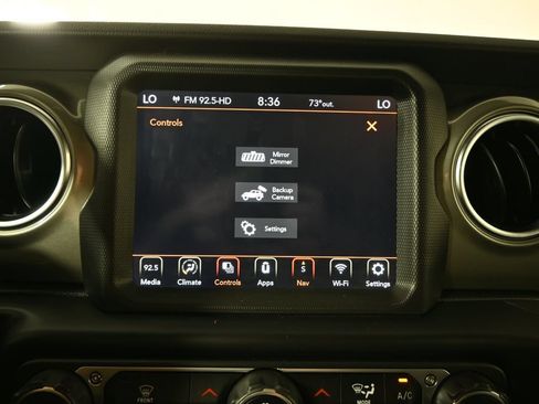 Used 2022 Jeep Wrangler Unlimited Sahara w/ Dual Top Group AWD/4WD image 29