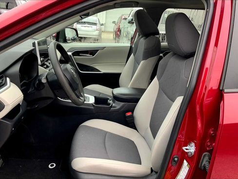 Used 2023 Toyota RAV4 XLE w/ Convenience Package FWD image 8