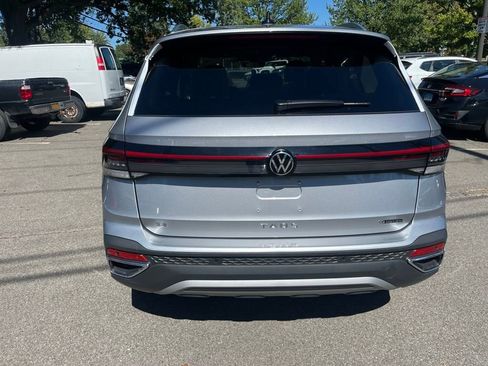 New 2025 Volkswagen Taos SE image 5