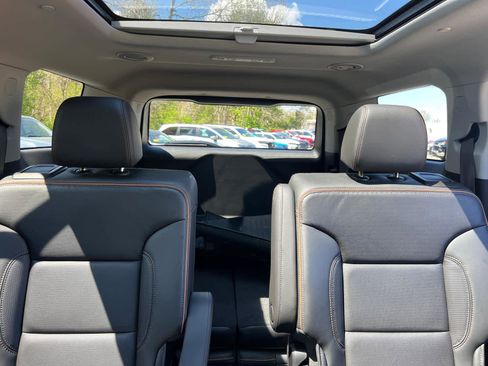 Used 2022 GMC Acadia AT4 w/ Technology Package AWD/4WD image 28