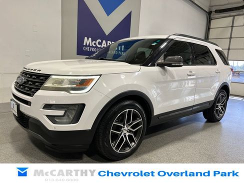 Used 2017 Ford Explorer XLT w/ Equipment Group 202A FWD image 9