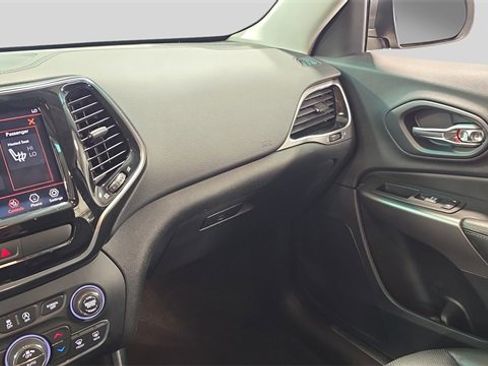 Used 2019 Jeep Cherokee Limited image 25