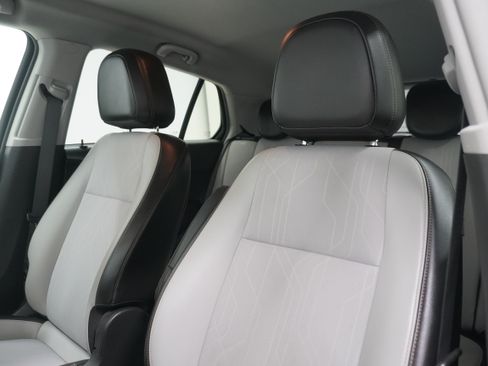 Used 2021 Chevrolet Trax LT w/ LT Convenience Package AWD/4WD image 11