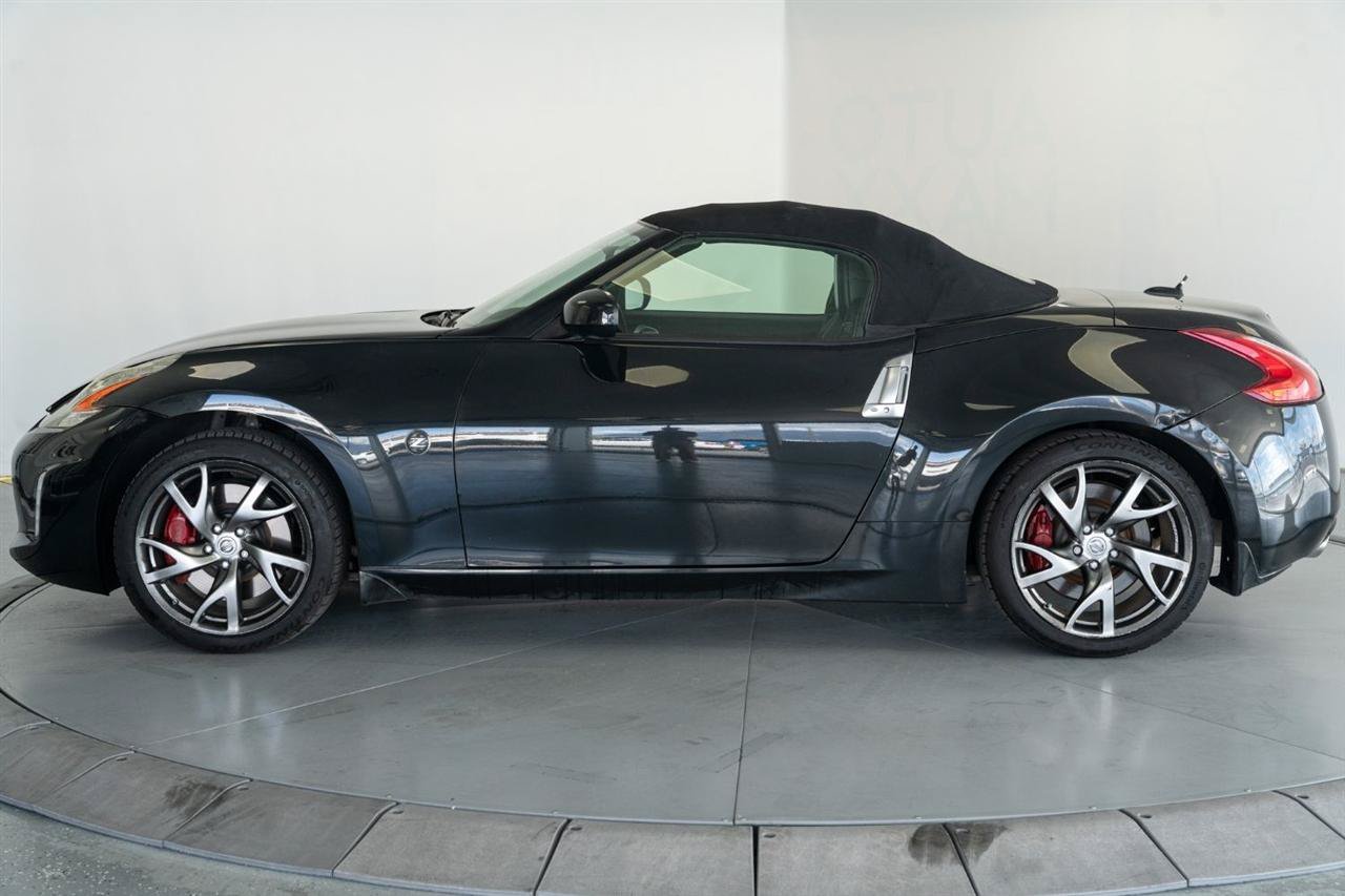 Used 2016 Nissan 370Z Touring Sport RWD image 5