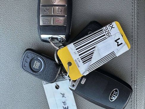 Used 2017 Kia Sedona LX w/ LX Essentials Premium Package FWD image 42