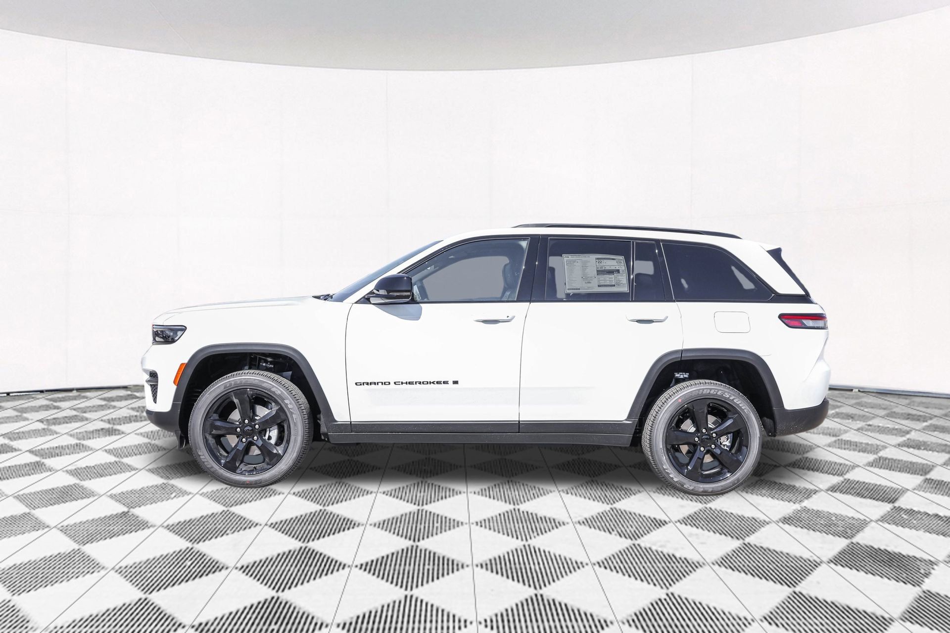New 2025 Jeep Grand Cherokee Altitude AWD/4WD image 12