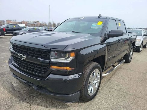 Used 2018 Chevrolet Silverado 1500 Custom w/ Custom Value Package image 1