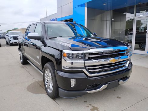 Used 2017 Chevrolet Silverado 1500 High Country w/ High Desert Package AWD/4WD image 3