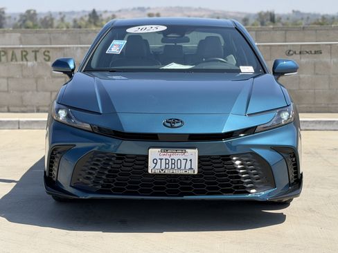 Used 2025 Toyota Camry SE FWD image 5