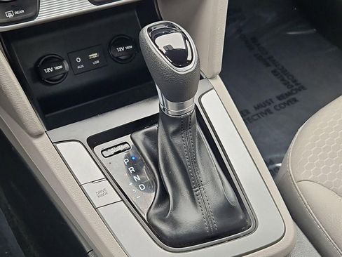 Used 2019 Hyundai Elantra SE FWD image 20