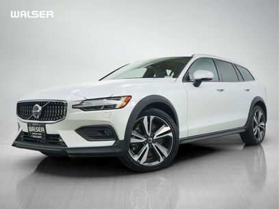 Used 2025 Volvo V60 B5 Cross Country Plus