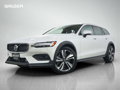 Used 2025 Volvo V60 B5 Cross Country Plus AWD/4WD image 1