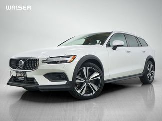 Used 2025 Volvo V60 B5 Cross Country Plus AWD/4WD video 1