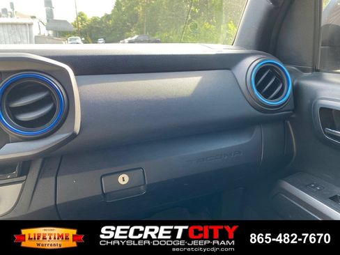 Used 2017 Toyota Tacoma TRD Sport w/ Tow Package (A/T) AWD/4WD image 15
