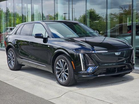 Used 2026 Cadillac Lyriq Sport AWD/4WD image 7