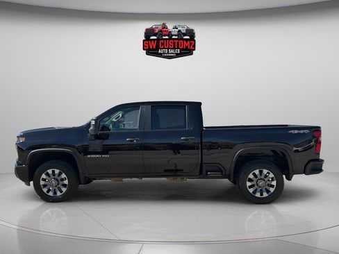Used 2024 Chevrolet Silverado 2500 Custom w/ Custom Convenience Package AWD/4WD image 3