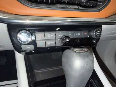 Used 2023 Jeep Compass Limited w/ Elite Group AWD/4WD image 29