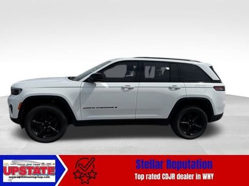 Used 2023 Jeep Grand Cherokee Altitude image 4
