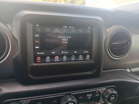 Used 2023 Jeep Gladiator Sport image 27