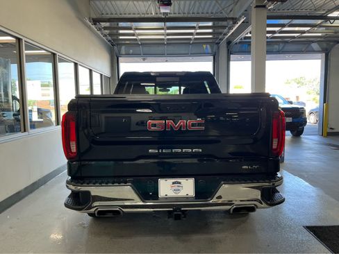 Used 2022 GMC Sierra 1500 SLT w/ SLT Premium Package AWD/4WD image 9