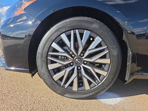 Used 2024 Nissan Altima 2.5 SV image 9