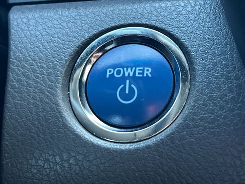 Used 2018 Toyota Camry LE image 22