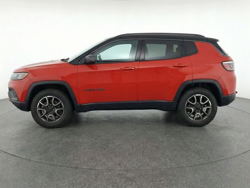 Used 2025 Jeep Compass Trailhawk AWD/4WD image 5