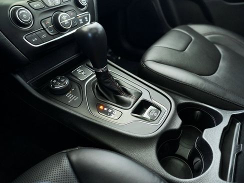 Used 2019 Jeep Cherokee Trailhawk image 43