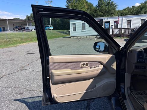 Used 2002 Nissan Pathfinder SE RWD image 9