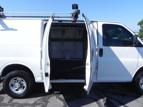Used 2021 Chevrolet Express 2500 w/ Enhanced Convenience Package image 21