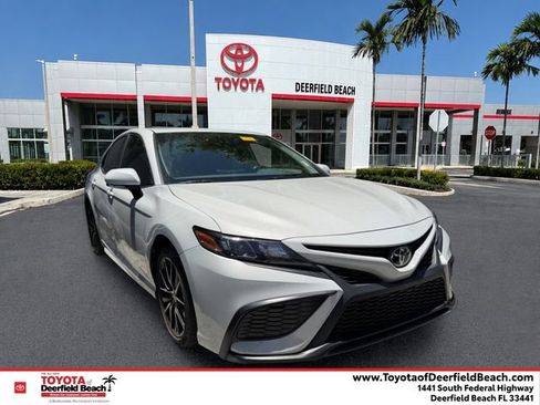 Certified 2022 Toyota Camry SE w/ Audio Upgrade Package FWD image 1