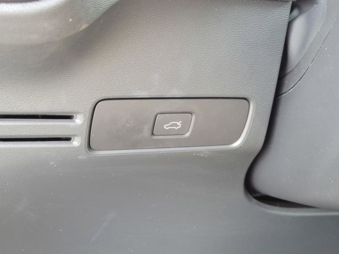 Certified 2023 Volvo XC40 Recharge Ultimate image 17