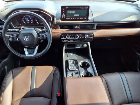 Used 2025 Honda Pilot Elite image 4