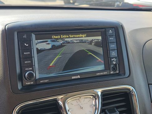 Used 2013 Chrysler Town & Country Touring image 14